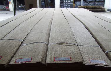 A madeira compensada de madeira do folheado cobre o corte de um quarto folheia a espessura natural de Brown 0.5mm
