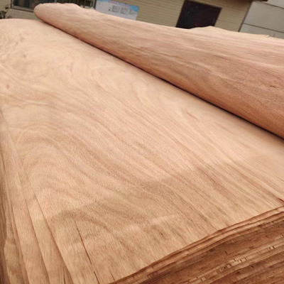 Folha de folheado giratória de madeira natural do corte PQ com os 0.15-0.3mm para a madeira compensada