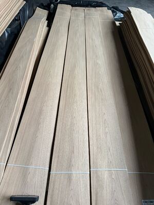 Oak Veneer Sheets with Crown Grain Pattern in 0.2-0.6mm Thickness and Up To 1220mm Width for Furniture and Decoration (Lançadas de carvalho)