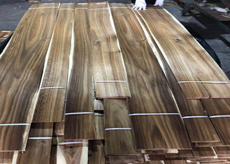 Painéis de madeira cortados do folheado da acácia natural do corte para a cor Nonuniform dos armários